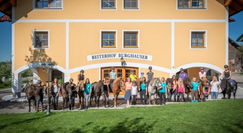 Kinder Reiten Islandpferd in Salzburg Österreich